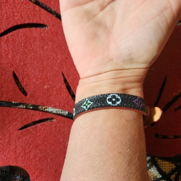 AUTHENTC WITH SERIAL CODE MONO. LOUIS VUITTON MURAKAMI BUCKLE LEATHER BRACELET. - Picture 6 of 8